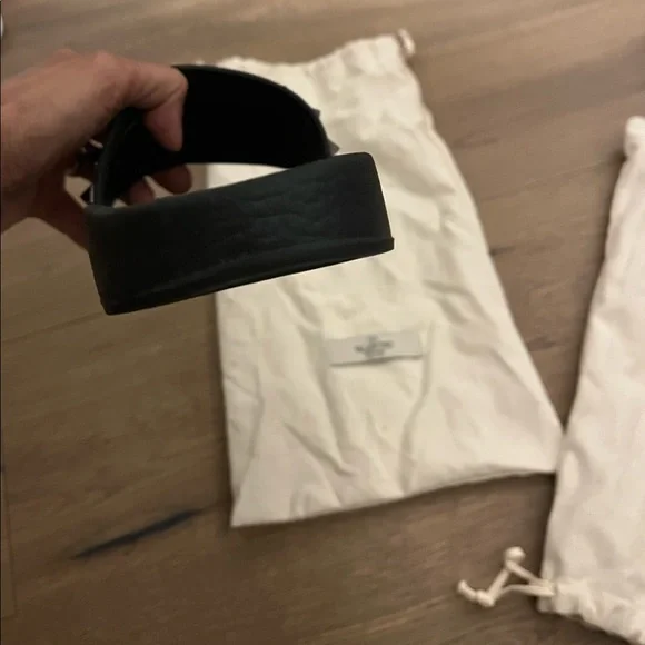 Valentino ROCKSTUD RUBBER SLIDER SANDAL. - Picture 4 of 10